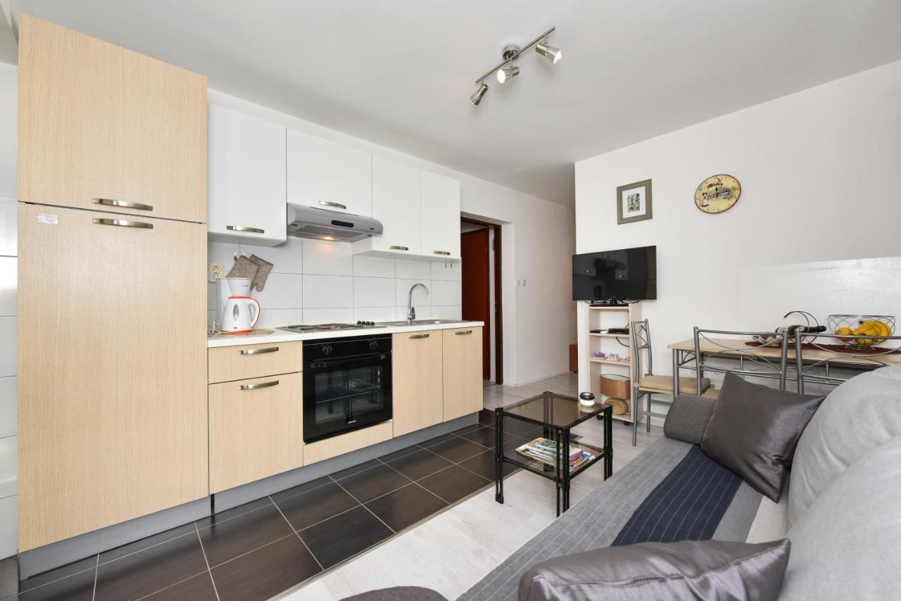 Lovely Apartment In The Groundfloor Zára Kültér fotó