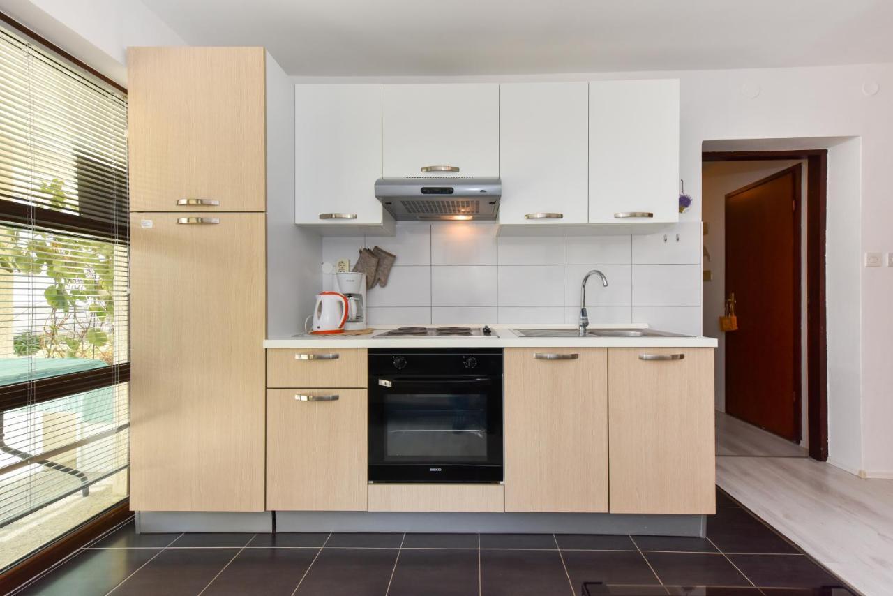 Lovely Apartment In The Groundfloor Zára Kültér fotó
